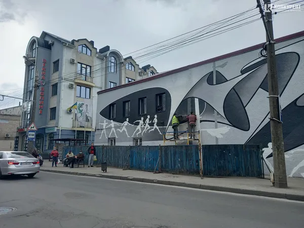 У Луцьку зіпсували новий мурал, щоб врятувати будівлю: деталі (фото)