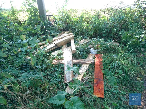 У Володимирі на будівництві гуртожитку для військових потрощили паркан (фото)