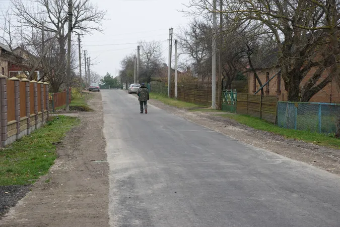 Попри війну у Луцькій громаді ремонтують дороги (фото)