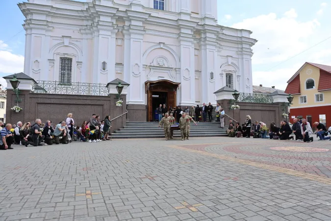 У Луцьку попрощались з Героєм Василем Зубчиком (фото)