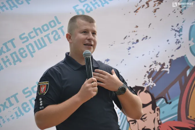 «Поліцейський налажав/допоміг»: головний патрульний Волині виступив на «Бандерштаті-2019»