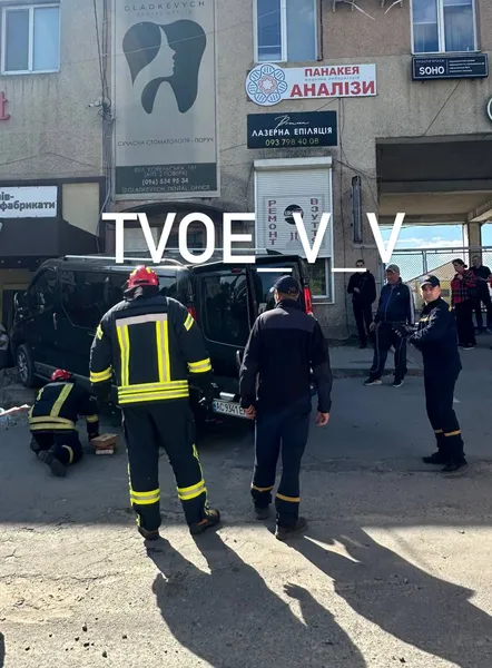 У Володимирі бус на смерть збив дівчину (фото 18+, оновлено)