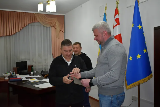 На Волині волонтерам з Латвії вручили відзнаки «За оборону України» (фото)