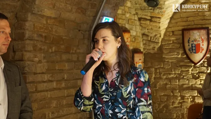 Біль та сила: у луцькому підземеллі показали картини і фото ветеранів (фоторепортаж)