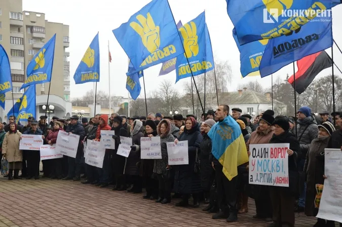 «Ми посадимо їх на нари» , - лучани вимагають відставки уряду Яценюка