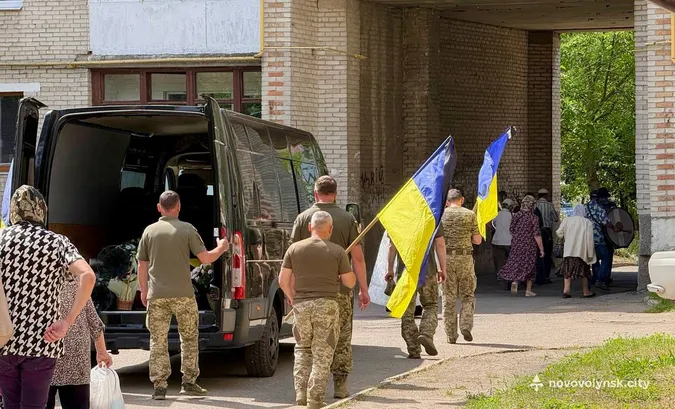 Нововолинська громада попрощалася з воїном Сергієм Бабкіним (фото)