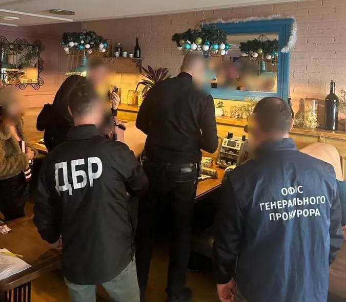 Високопосадовця ДБР хотіли підкупити за пів мільйона доларів (фото)