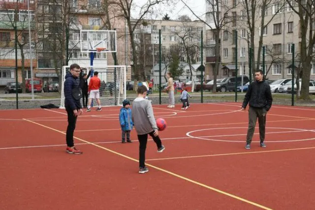 У Луцьку відкрили три спортивні майданчики для дітей і дорослих (фото, відео)