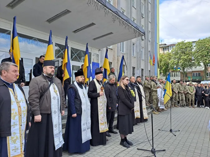 У Ковелі попрощалися із двома воїнами – Максимом Плотніковим та Русланом Фатхудіновим (фото)
