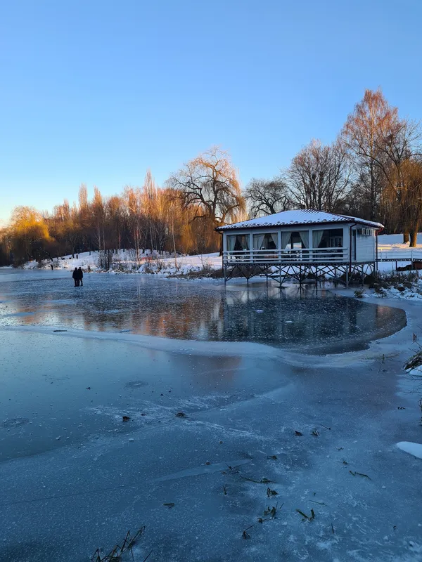 Свіжо й морозно: вечір в одному з луцьких парків (фото)