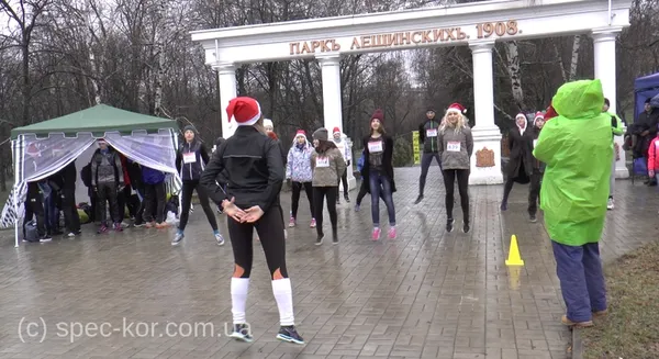 Сотні «Миколайчиків» та Сант: як в Україні та світі бігали за духом Різдва (фото)