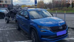 Став поперек: у Луцьку поскаржилися на водія, який неправильно припаркував авто (фото)