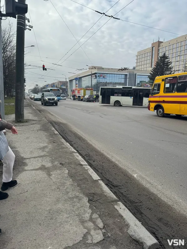 У Луцьку позашляховик в'їхав у пожежну машину (фото)