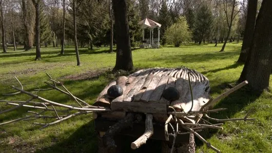 Скульптура жука