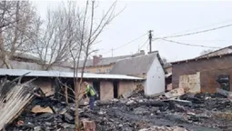 У Луцьку муніципали прибрали велике згарище (фото)