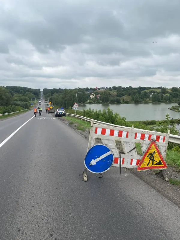 Потужна злива розмила узбіччя дороги Устилуг – Луцьк – Рівне (фото)