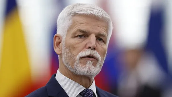 Президент Чехії дозволив 60 громадянам воювати на боці України