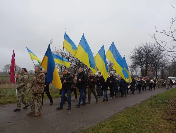 Без батька залишилося троє дітей: на Волині попрощалися з воїном Тарасом Парфенюком (фото)