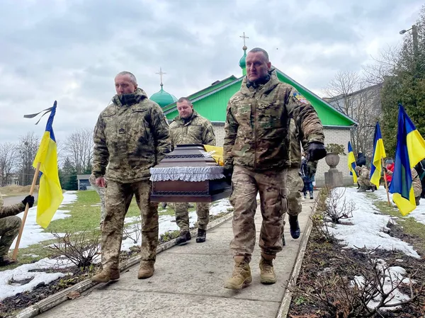 На Волині провели в останню дорогу Олександра Карабіна та Володимира Кузьменка