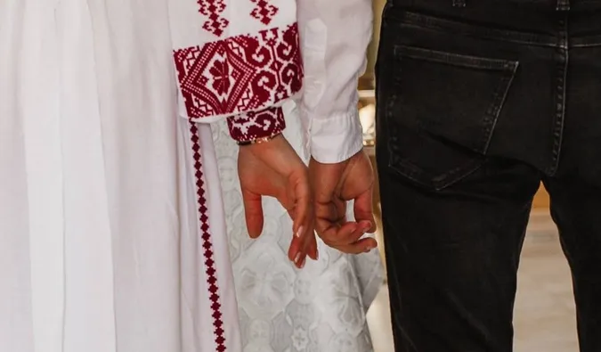 💖💒 Луцька громадська діячка повінчалася з коханим-військовим (фото)