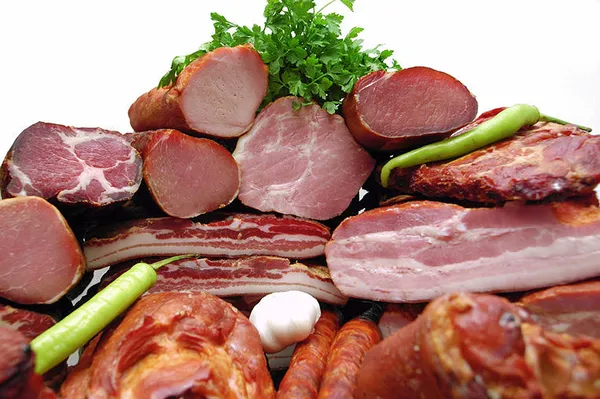 Яка їжа провокує рак: найнебезпечніші продукти