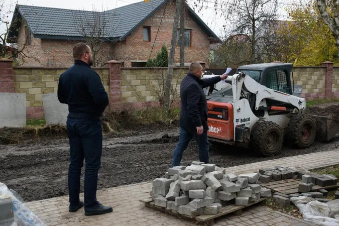 Попри війну у Луцькій громаді ремонтують дороги (фото)