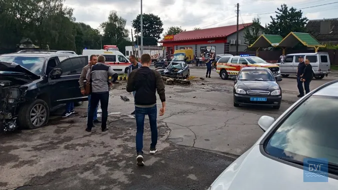 У Володимирі – автотроща на перехресті (фото, відео)