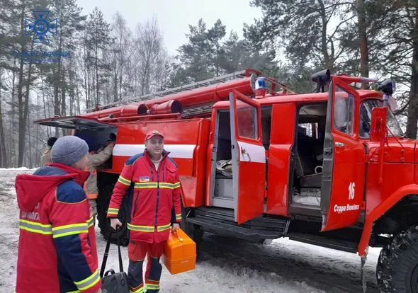 «Швидка» застрягла: на Волині фельдшера везли на виклик пожежним автомобілем (фото)