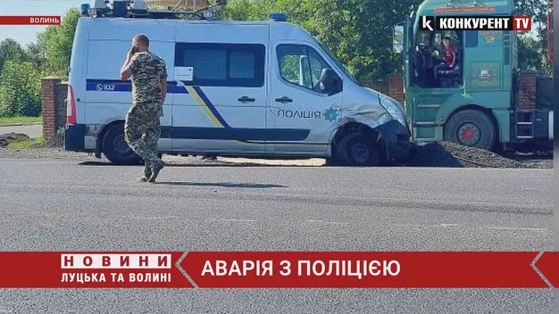 На Волині сталася ДТП за участю авто поліції (відео)