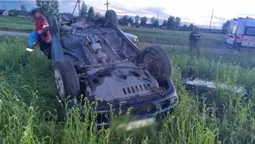 Автомобіль вилетів у поле та перекинувся: на Волині загинув 32-річний водій (фото)