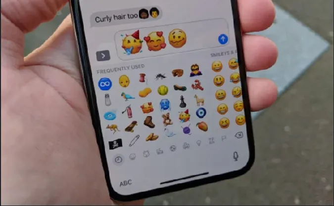 Вагітні чоловіки та популярні жести: нові емодзі від Unicode (фото)