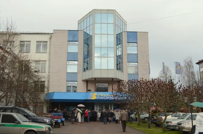 Приміщення «Західінкомбанку» в Луцьку віддали приватній фірмі