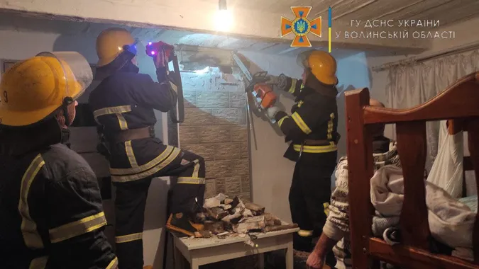 У Луцькому районі через забитий димохід ледь не згоріла хата (фото, відео)