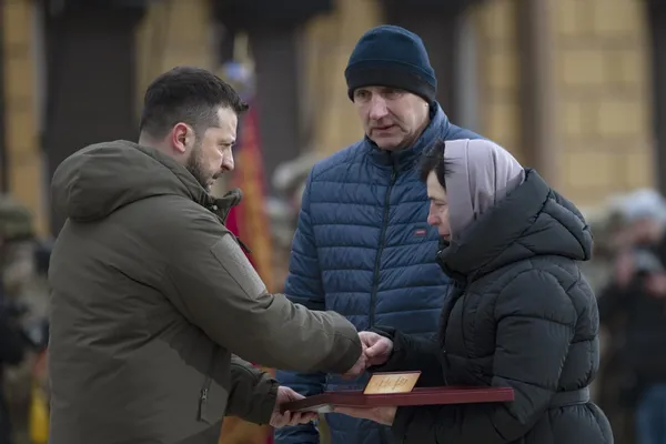 Президент вручив «Золоту Зірку» батькам загиблого волинянина (фото)