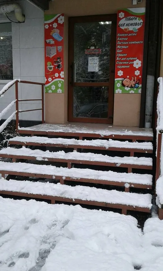 Луцьких підприємців просять зробити безпечними сходи (фото)