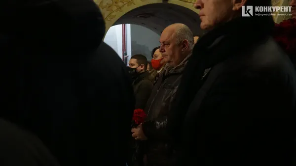 Прожив гідне життя: як Луцьк попрощався з митцем Миколою Голованем (фото, відео)