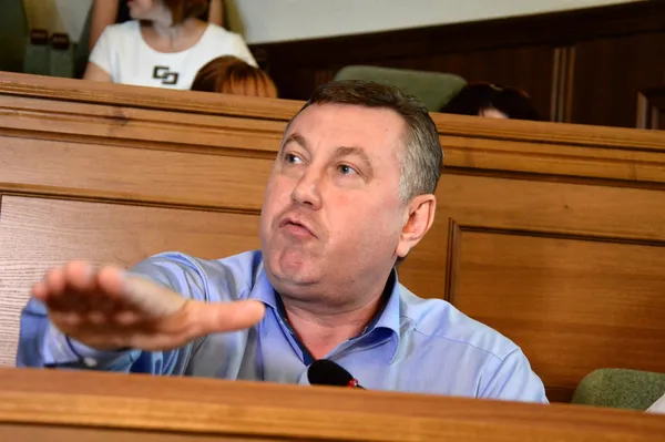 Новий депутат, «вигнанці» та «бурштинові» збитки: репортаж сесії Волиньради