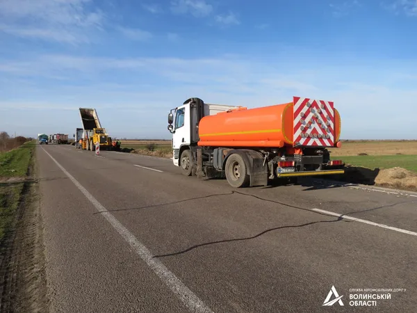 На під’їзді до пункту пропуску «Ягодин» асфальтують дорогу (фото)