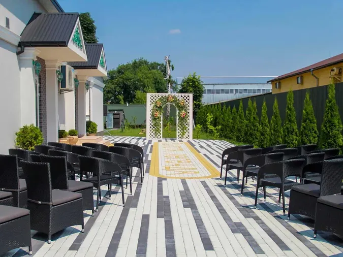 На Волині біля кордону продають ресторан у стилі Пшонки з VIP-кімнатою (фото)