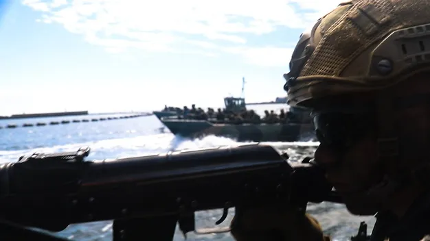 Морпіхи відпрацювали висадку на вороже узбережжя у Чорному морі (відео)