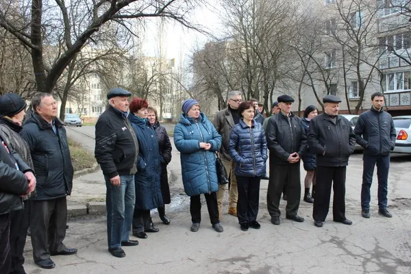 У Луцьку капітально відремонтують двір на Кравчука 