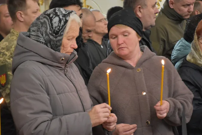 Навіки додому: Луцьк попрощався з двома мужніми воїнами – Анатолієм Андрусиком та Богданом Новосадом
