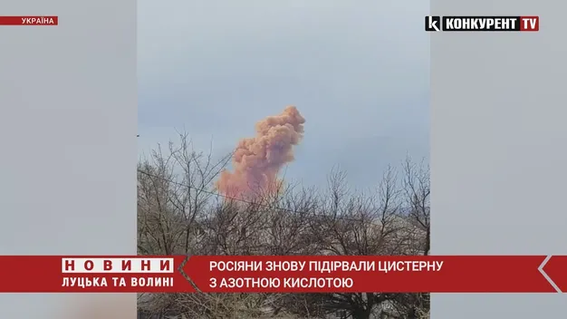 росіяни знову влучили в цистерну з азотною кислотою: пари полетіли на їх позиції (відео)