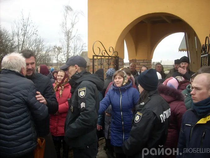 Невір розділило бажання перейти до ПЦУ