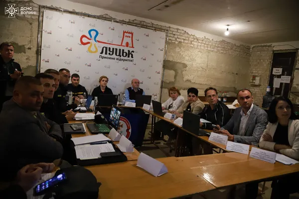 Перекриті вулиці, пожежні та «швидкі»: що відбувалося на Волині вночі (фото)