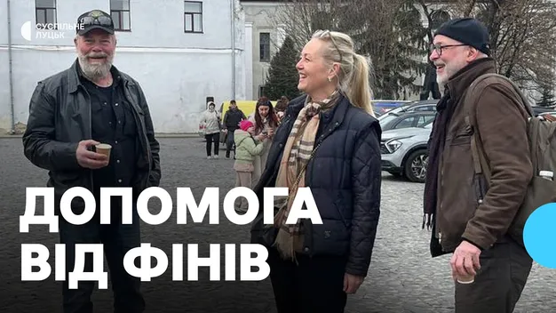 У Луцьку фінські волонтери передали військовим 8 автомобілів (фото, відео)