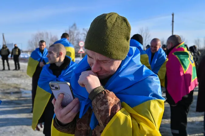 «Наші – вдома»: Зеленський заявив про повернення з полону 207 людей (фото)