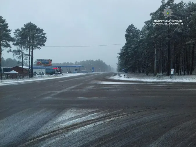 Патрульні перевіряють, чи чистять дороги на Волині (фото)