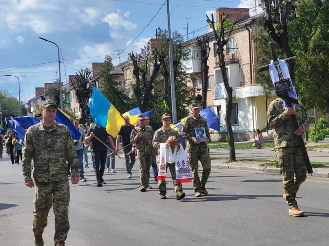 У Ковелі попрощалися із загиблим снайпером Максимом Ткачуком (фото)