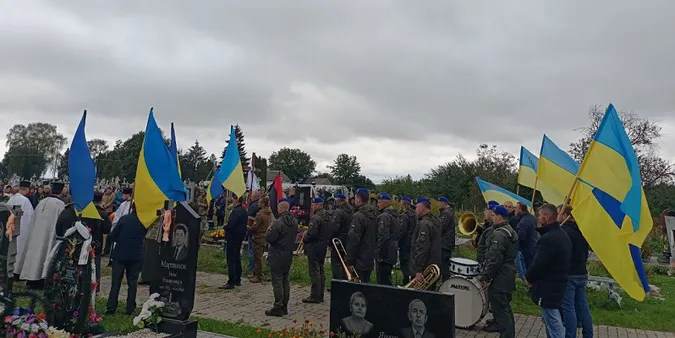 У Підгайцях в останню путь провели захисника України Артема Ротмістренка (фото)